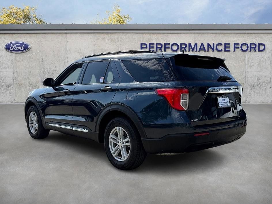 Certified 2023 Ford Explorer XLT RWD image 11