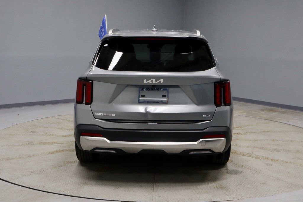Used 2025 Kia Sorento EX image 4