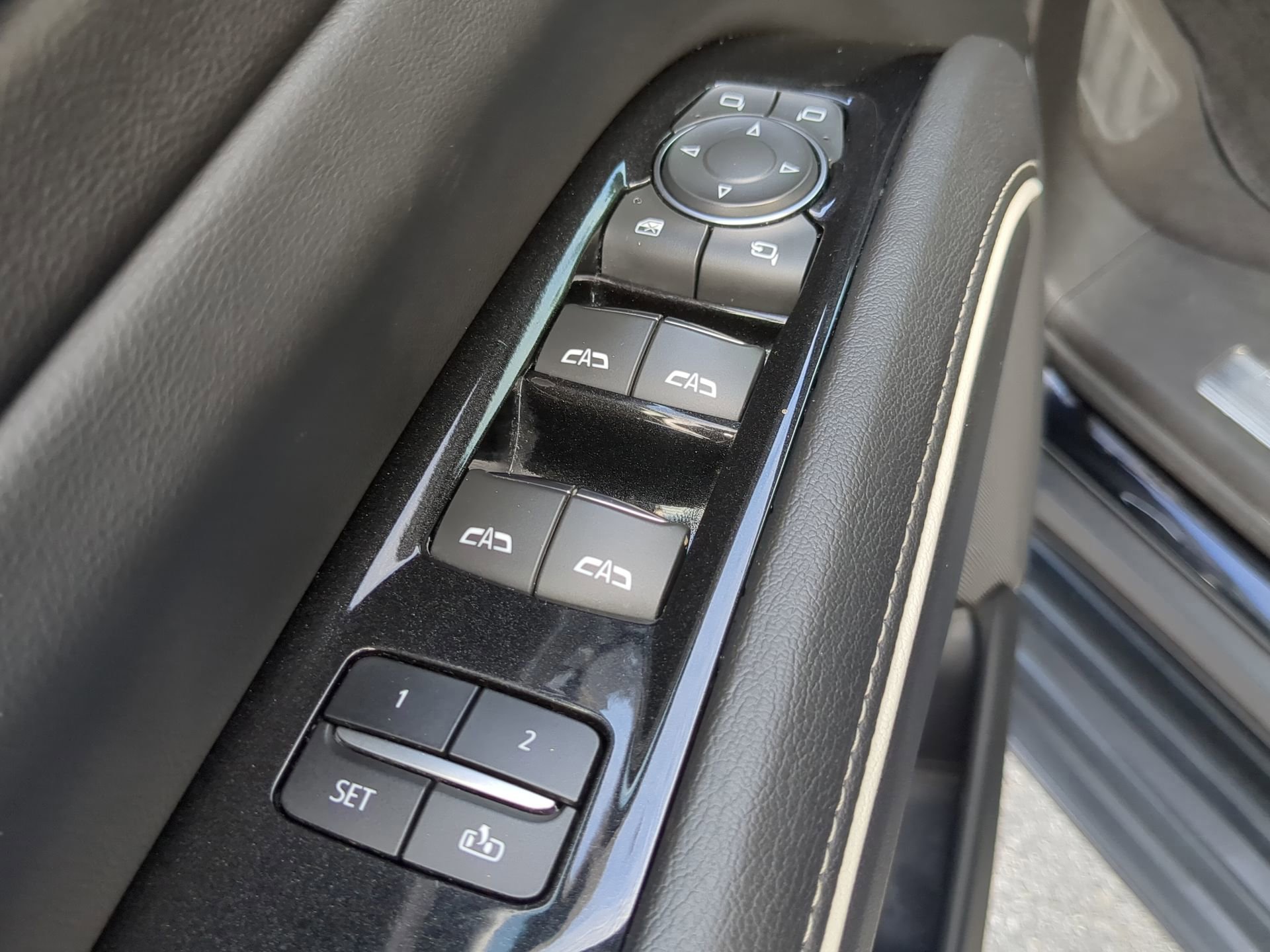 Used 2021 Cadillac Escalade ESV Premium Luxury AWD/4WD image 57