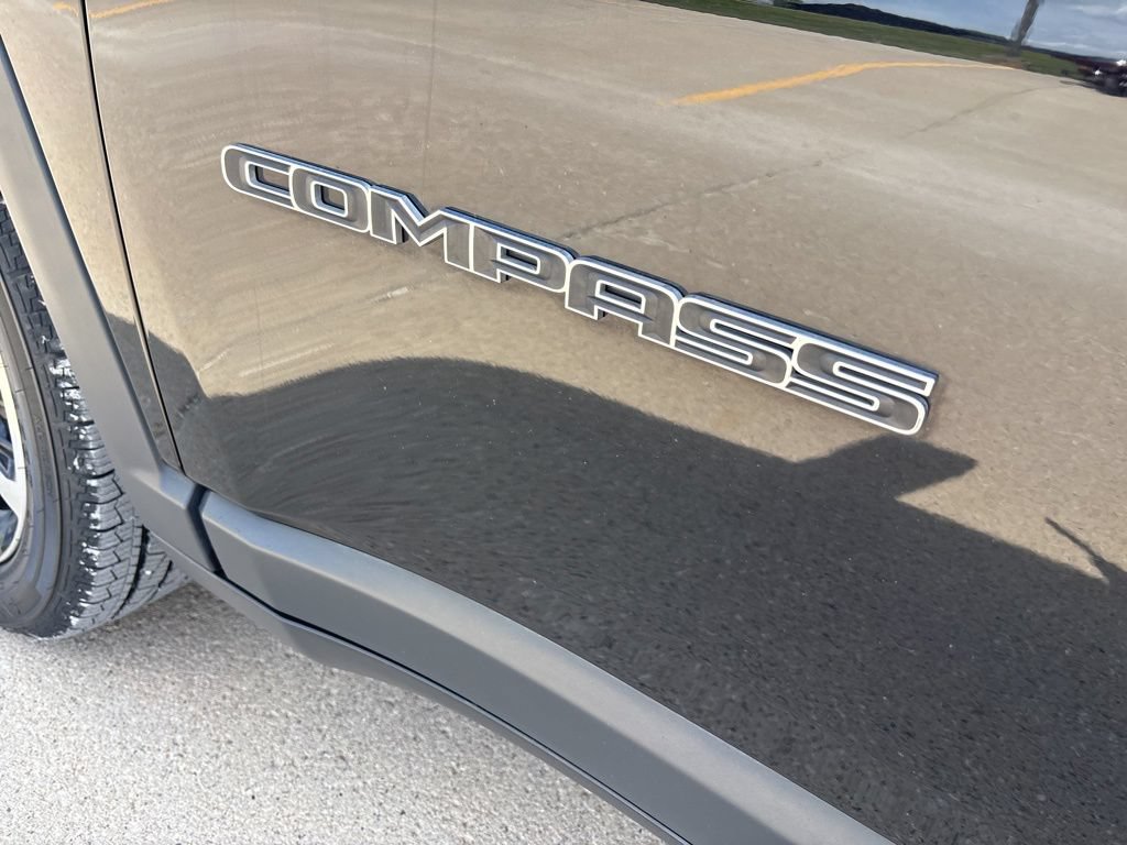 Used 2022 Jeep Compass Limited AWD/4WD image 11