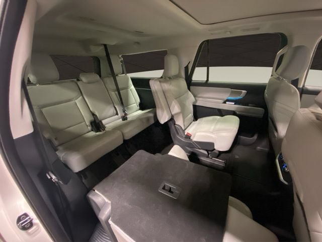 Certified 2025 Ford Expedition Max Platinum w/ Driver's Package AWD/4WD image 21