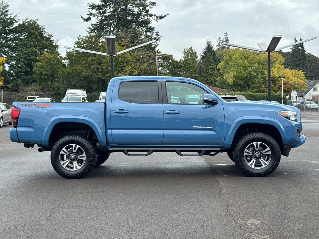 Used 2019 Toyota Tacoma 4x4 Double Cab image 2