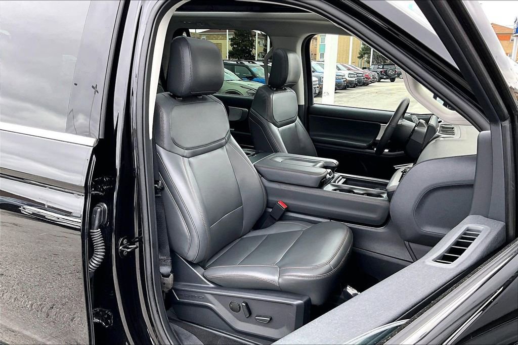 Certified 2025 Ford Expedition Active AWD/4WD image 7
