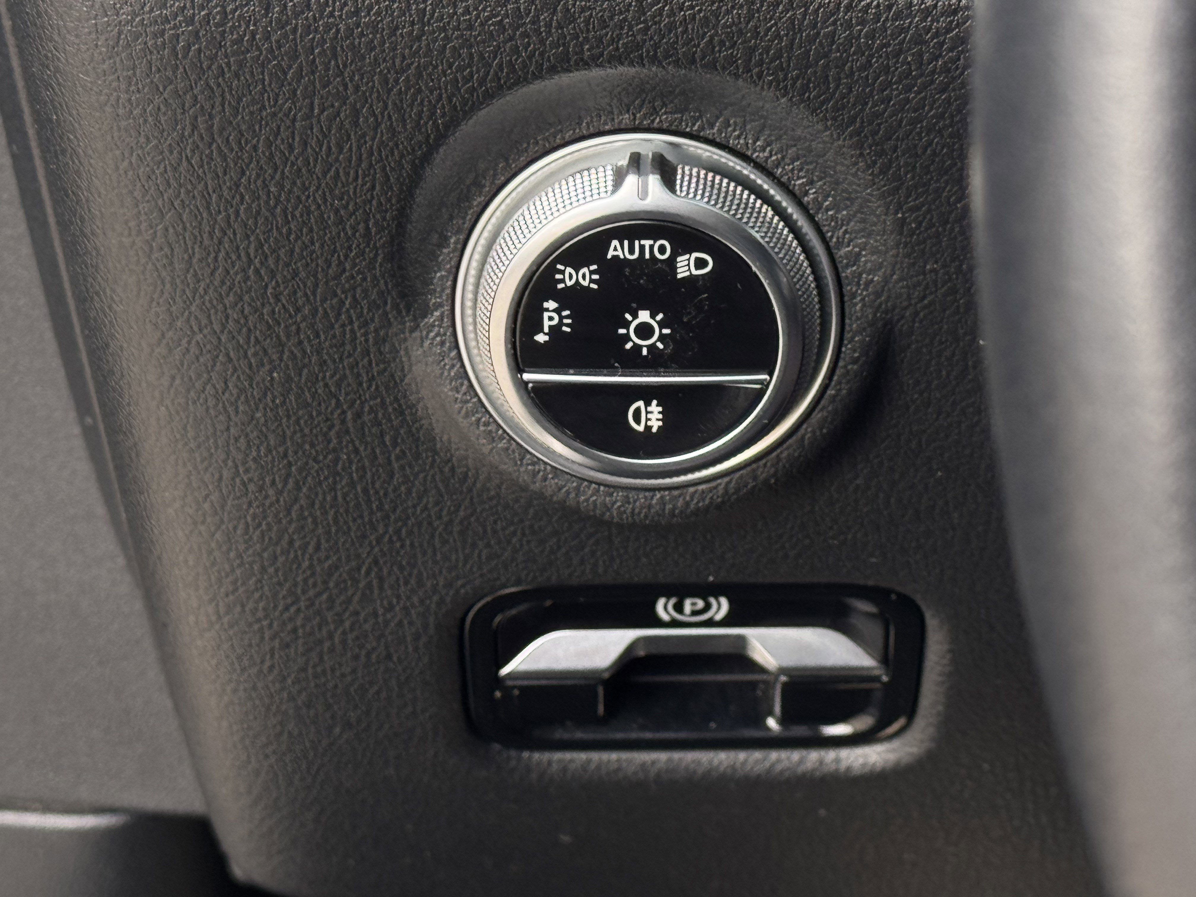 Used 2024 Mercedes-Benz C 300 4MATIC Sedan image 23