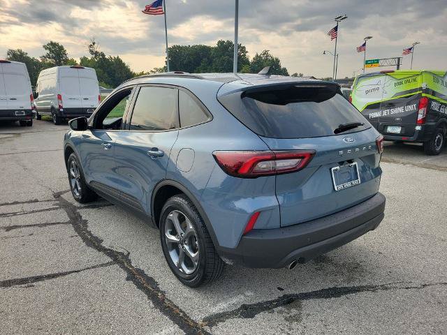 Certified 2025 Ford Escape ST-Line Select AWD/4WD image 4