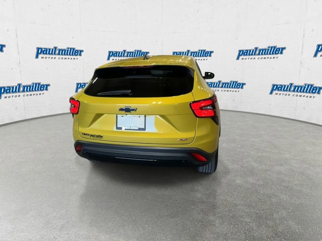 Used 2024 Chevrolet Trax RS w/ Sunroof Package FWD image 10