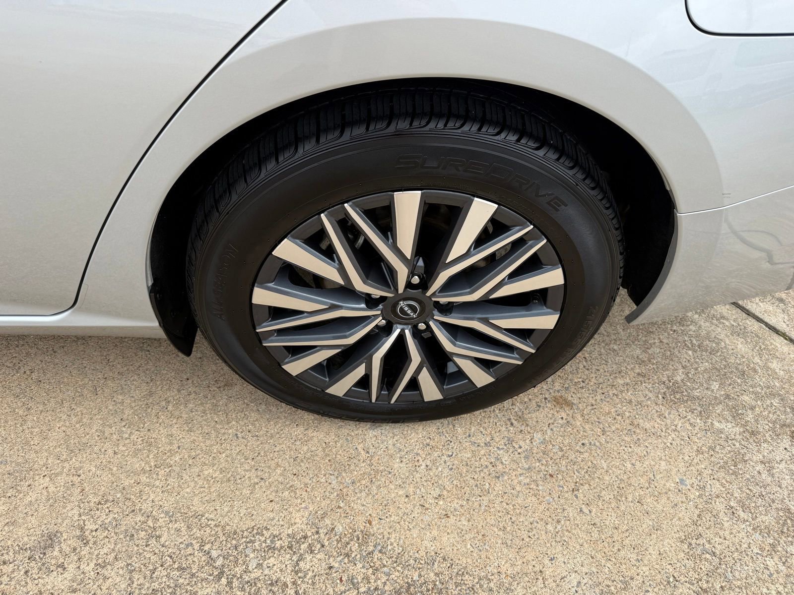 Used 2025 Nissan Altima 2.5 SV FWD image 9