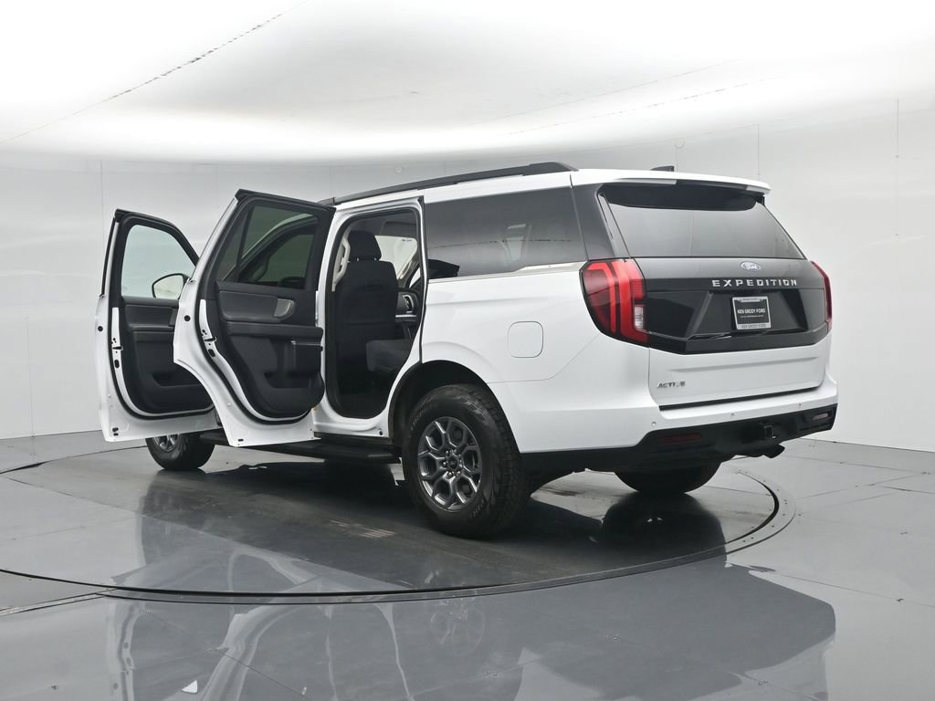 Certified 2025 Ford Expedition Active AWD/4WD image 39