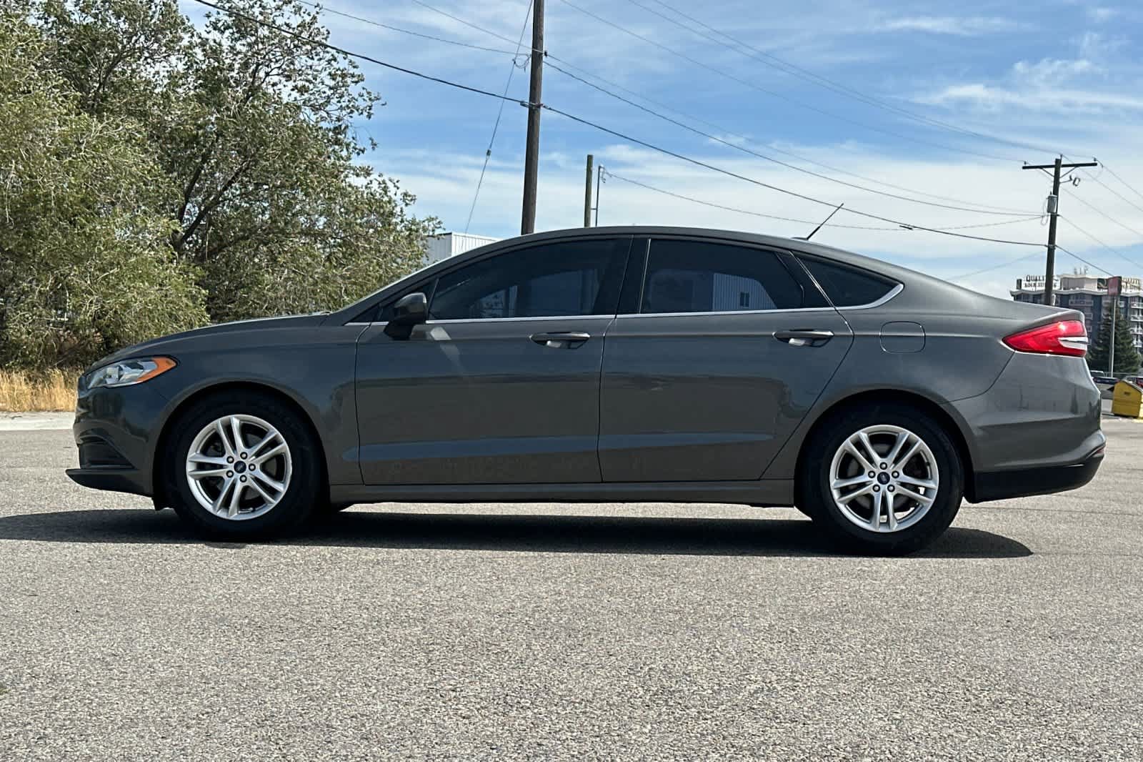 Certified 2018 Ford Fusion SE w/ Fusion SE Technology Package FWD image 5
