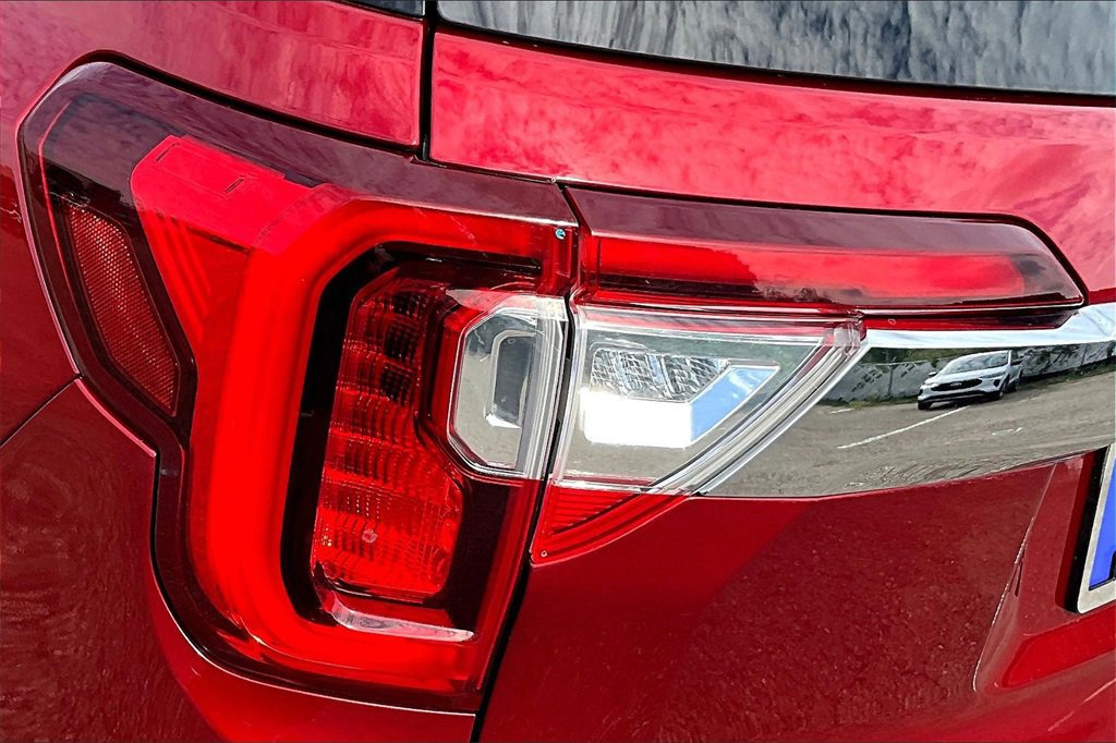 Used 2023 GMC Acadia SLT image 31