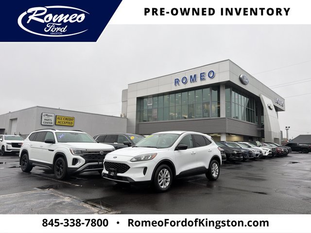 Certified 2022 Ford Escape SE w/ Cold Weather Package AWD/4WD image 1