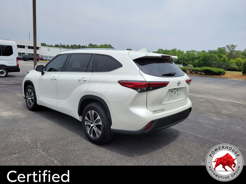 Used 2020 Toyota Highlander XLE FWD image 3
