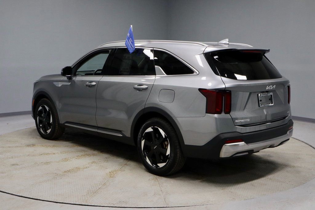 Used 2025 Kia Sorento EX image 3