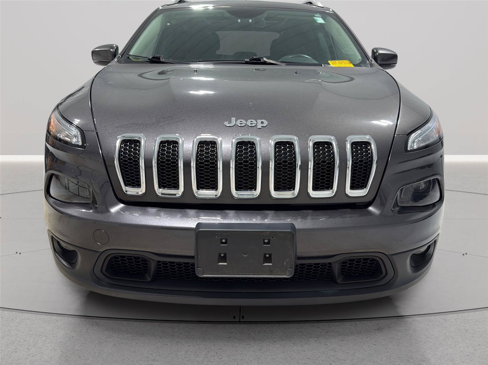 Used 2018 Jeep Cherokee Latitude Plus w/ Comfort/Convenience Group AWD/4WD image 9