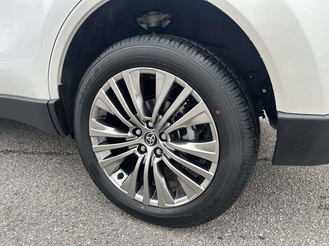 Used 2024 Toyota Venza Limited image 10