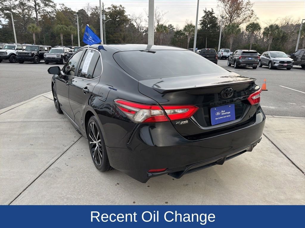 Used 2018 Toyota Camry SE image 3