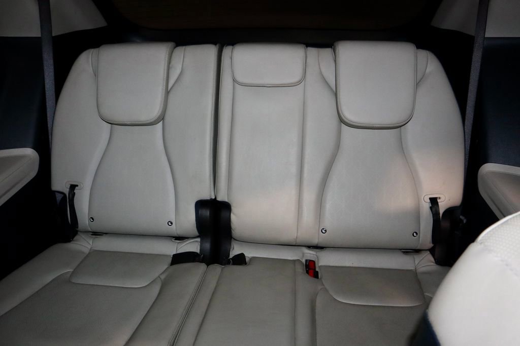 Used 2025 Kia Carnival EX image 24