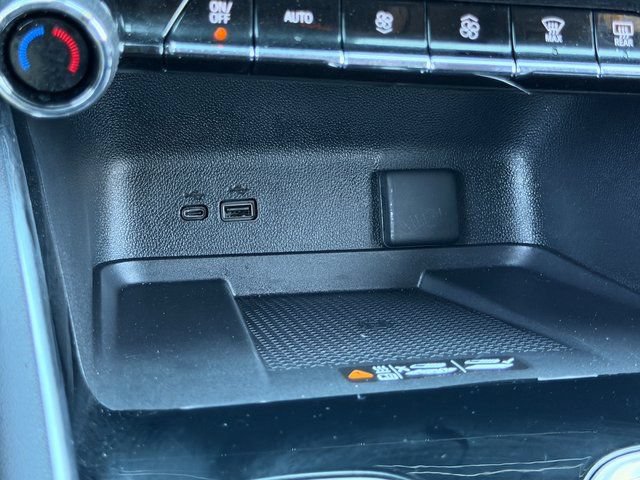 Used 2024 Chevrolet Traverse Z71 w/ Enhanced Driving Package AWD/4WD image 22