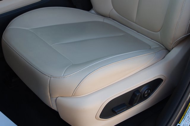 Used 2024 Jeep Grand Cherokee L Limited w/ Black Appearance Package image 21