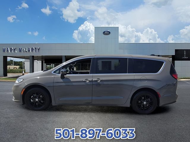 Used 2025 Chrysler Pacifica Select FWD image 2