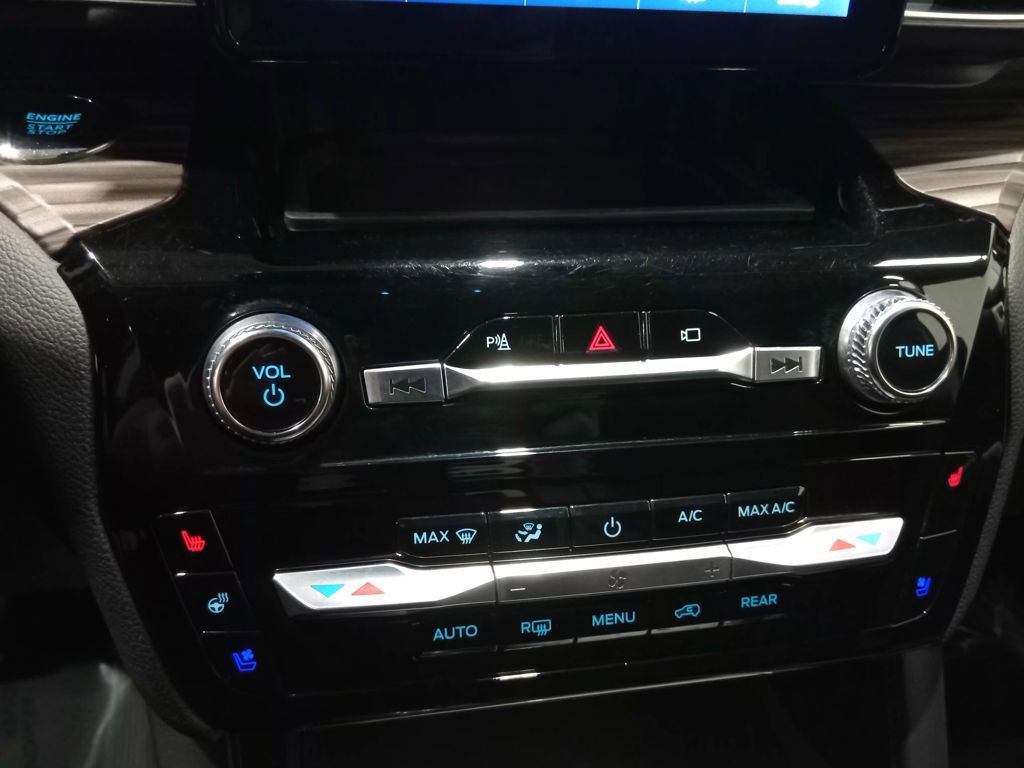 Certified 2022 Ford Explorer Limited w/ Equipment Group 301A image 21