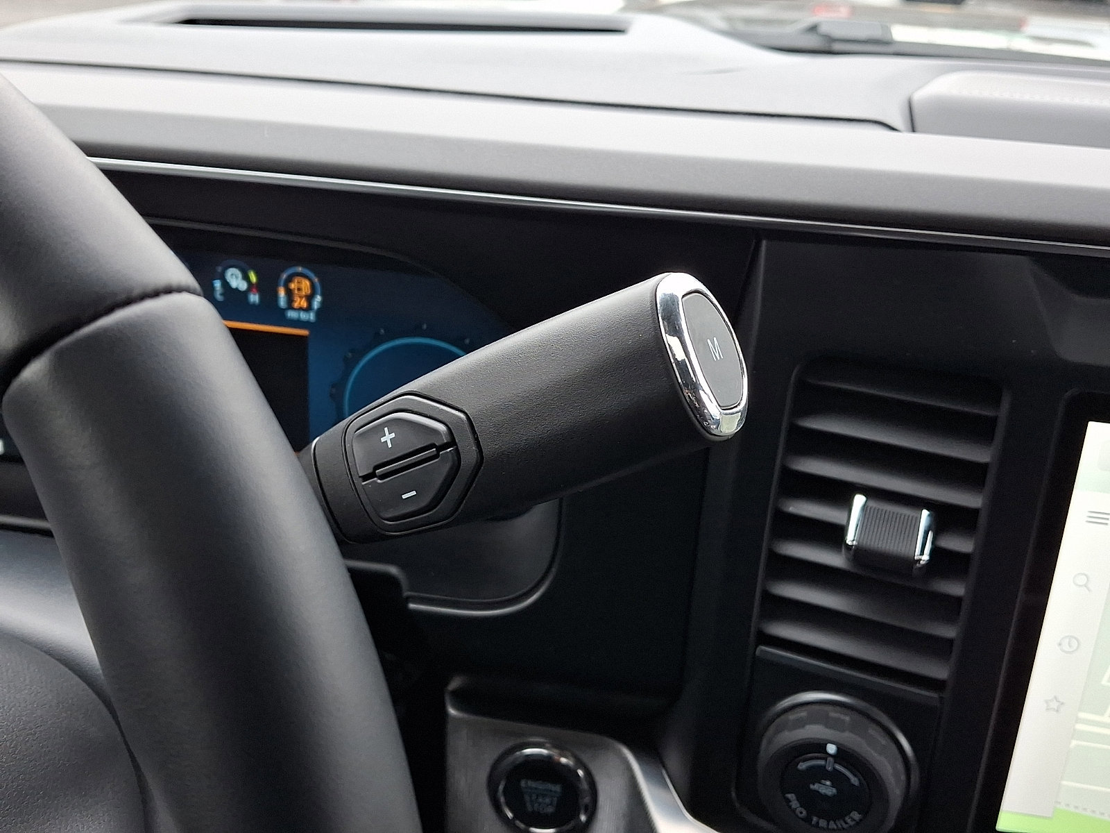 Certified 2025 Ford F450 Platinum w/ FX4 Off-Road Package image 21