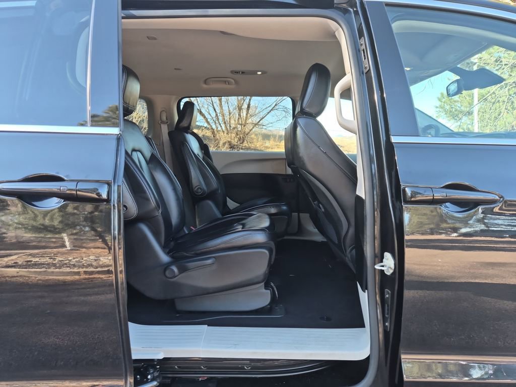 Used 2024 Chrysler Pacifica Select image 26