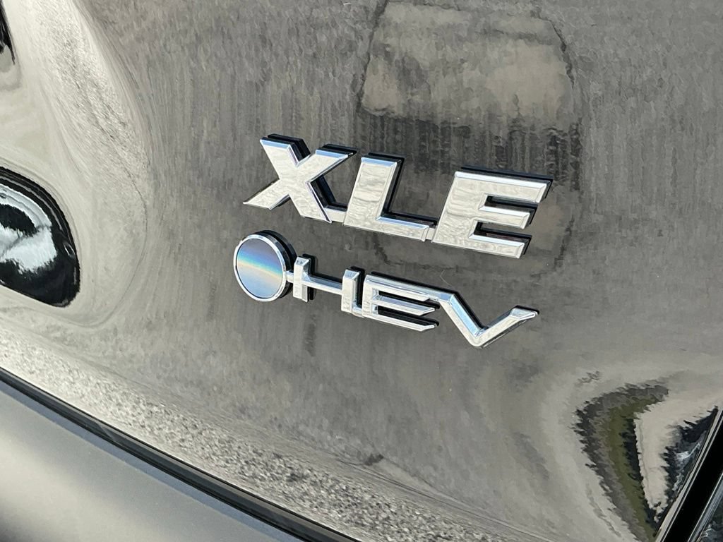 Used 2025 Toyota RAV4 XLE AWD/4WD image 19