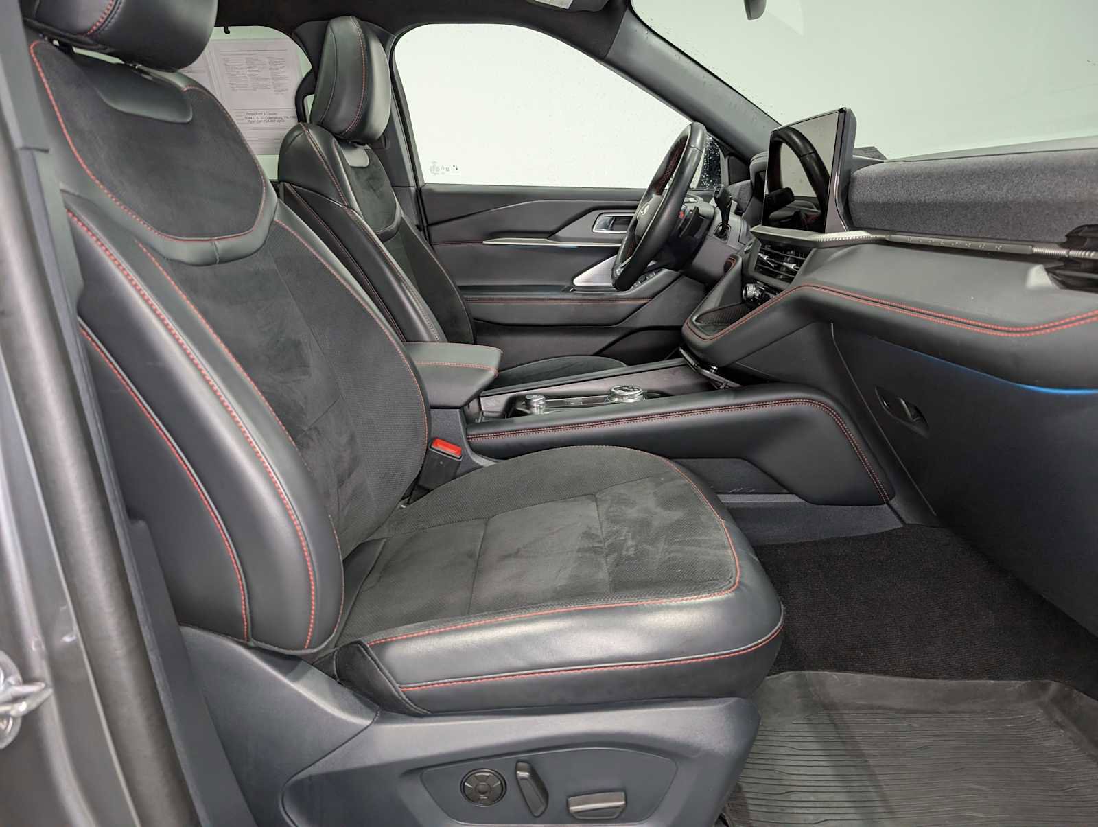 Certified 2025 Ford Explorer ST AWD/4WD image 45