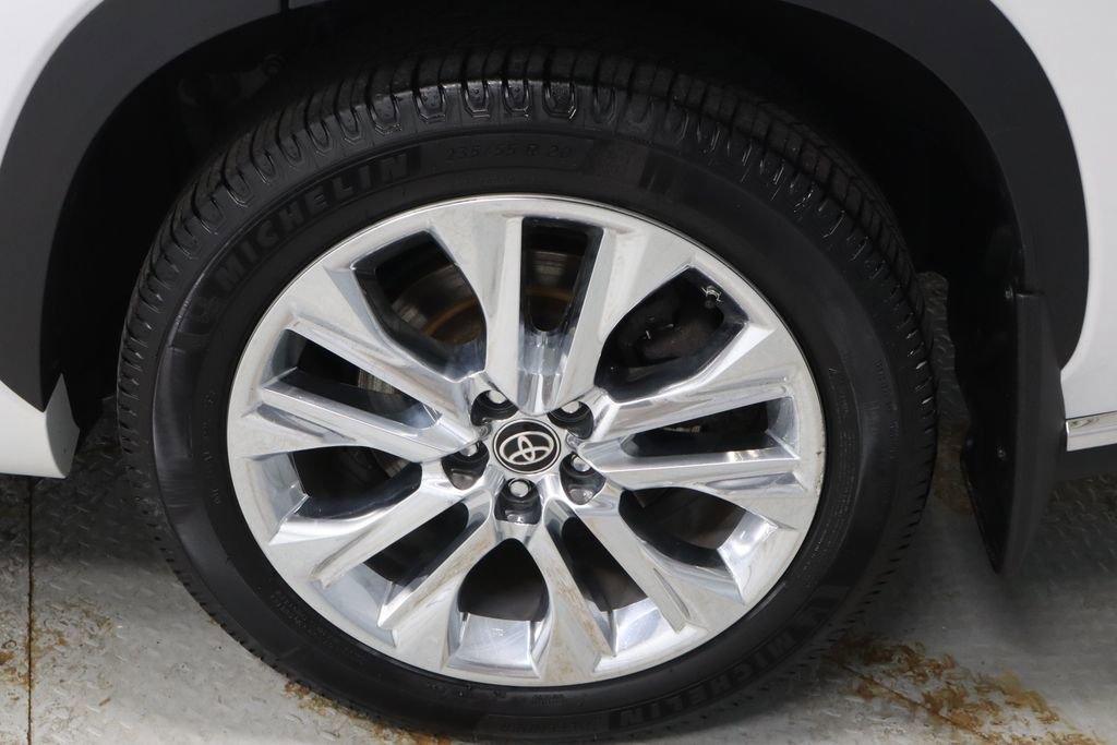 Used 2023 Toyota Highlander Limited image 18