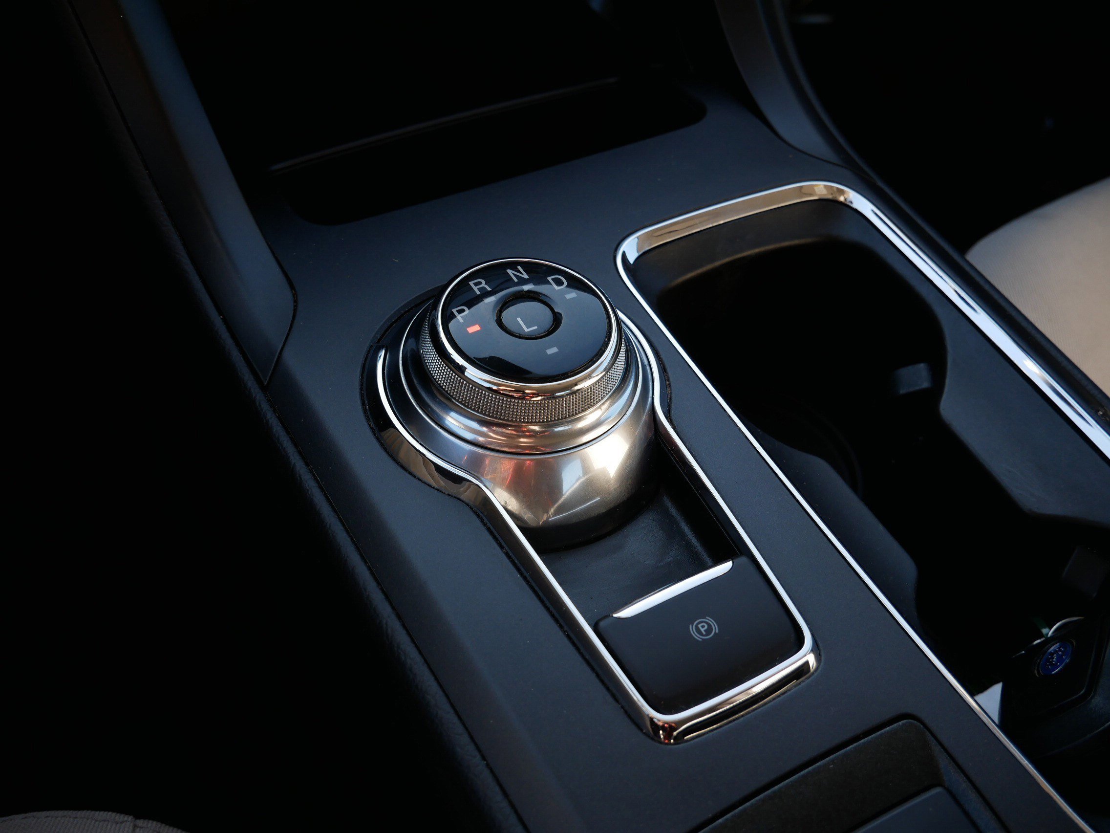 Certified 2020 Ford Fusion SE w/ Equipment Group 151A image 24