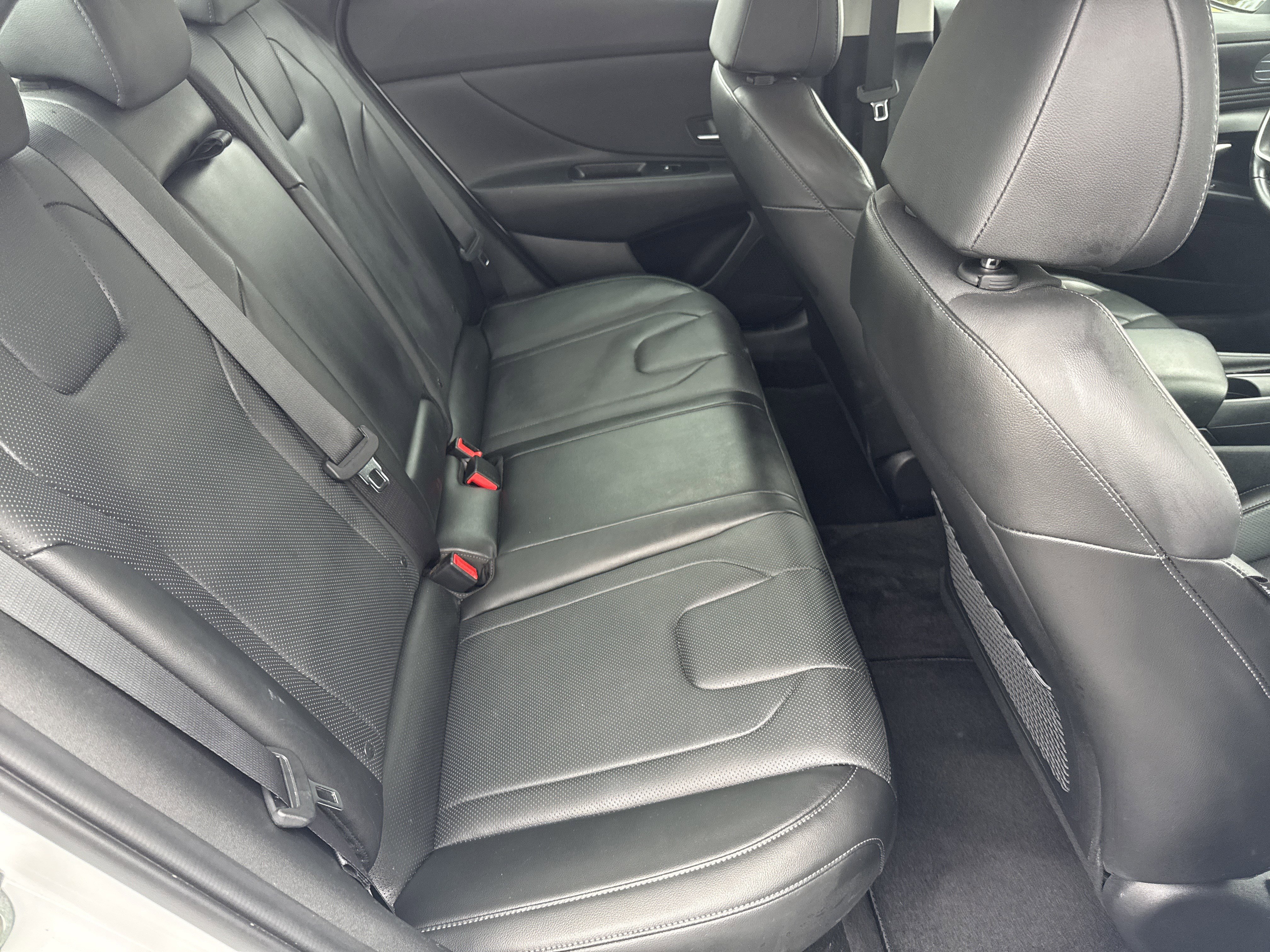 Used 2023 Hyundai Elantra Limited w/ Cargo Package image 15