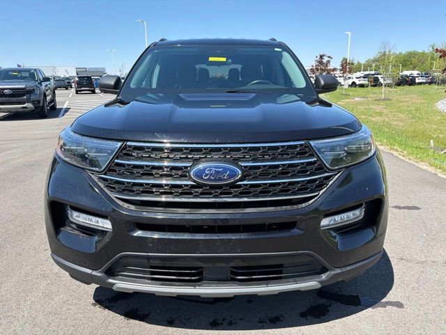 Certified 2023 Ford Explorer XLT w/ Equipment Group 202A AWD/4WD image 3
