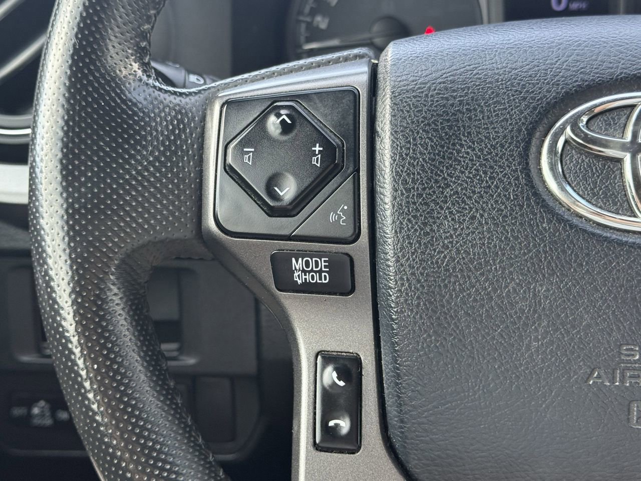 Used 2018 Toyota Tacoma TRD Off-Road w/ Technology Package image 13