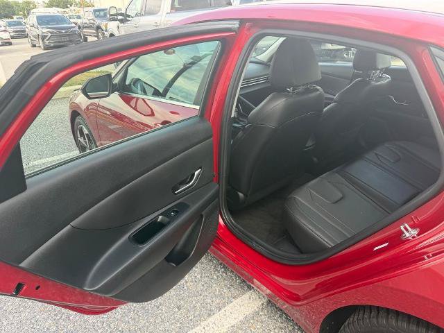 Used 2023 Hyundai Elantra Limited FWD image 12