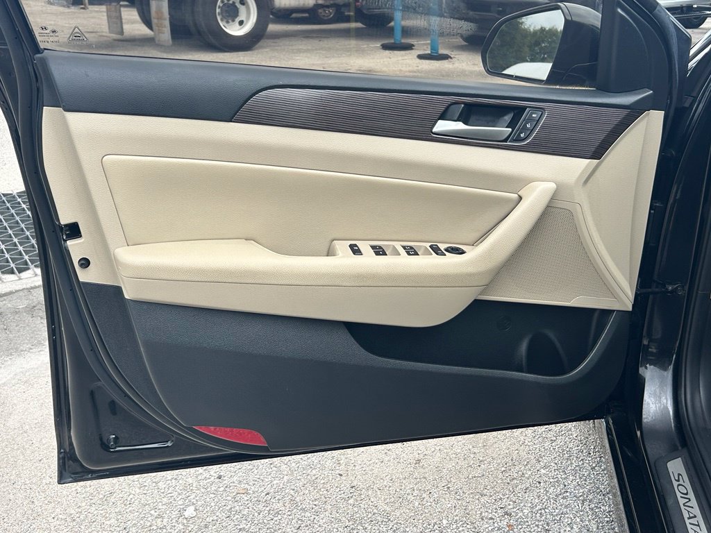 Used 2018 Hyundai Sonata Limited w/ Cargo Package FWD image 33