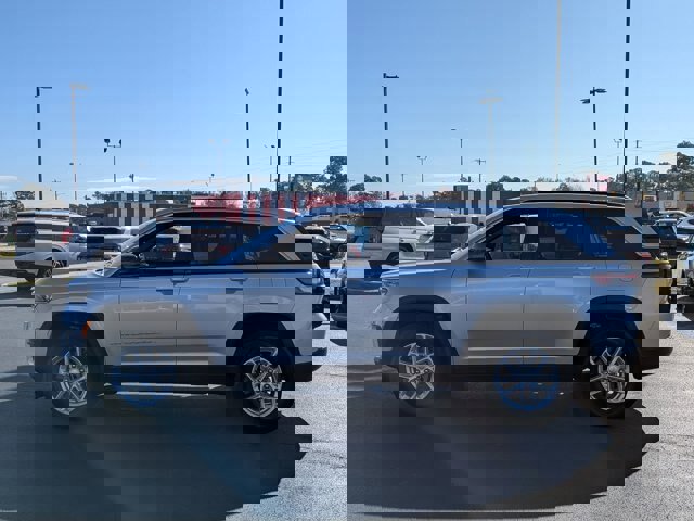 Used 2024 Jeep Grand Cherokee Laredo X image 5