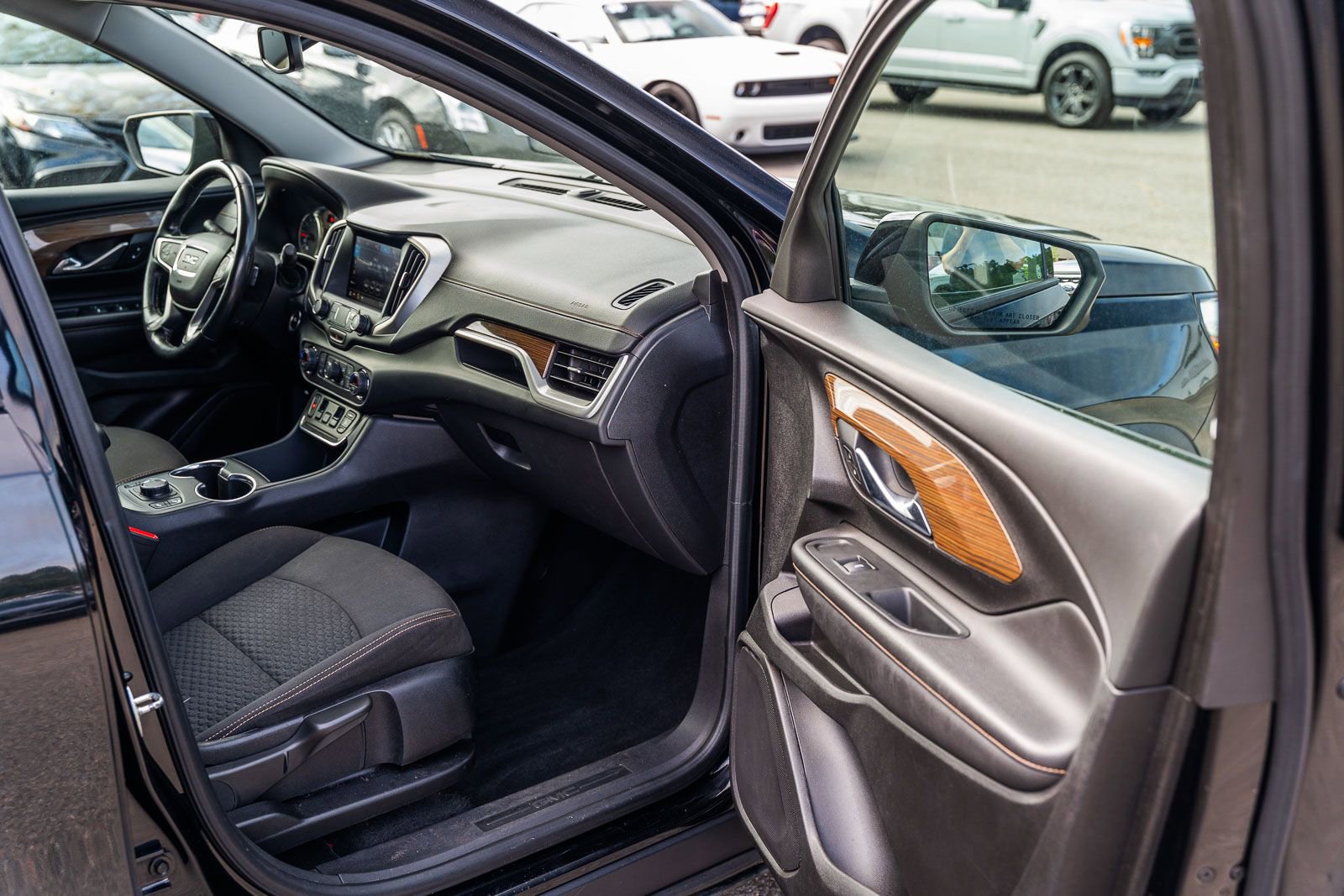 Used 2019 GMC Terrain SLE w/ Driver Convenience Package AWD/4WD image 12