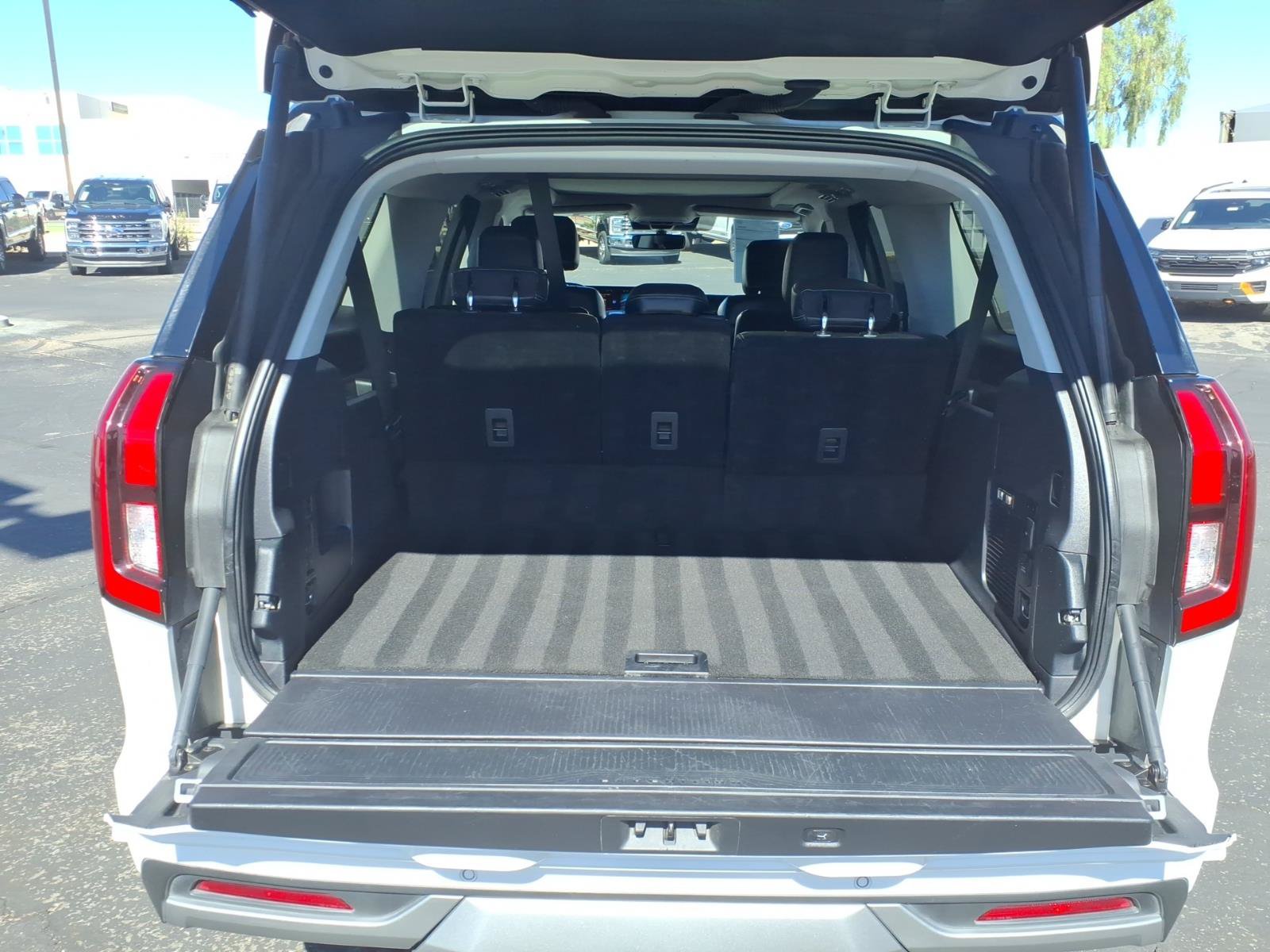 Certified 2025 Ford Expedition Max Platinum w/ Driver's Package AWD/4WD image 16