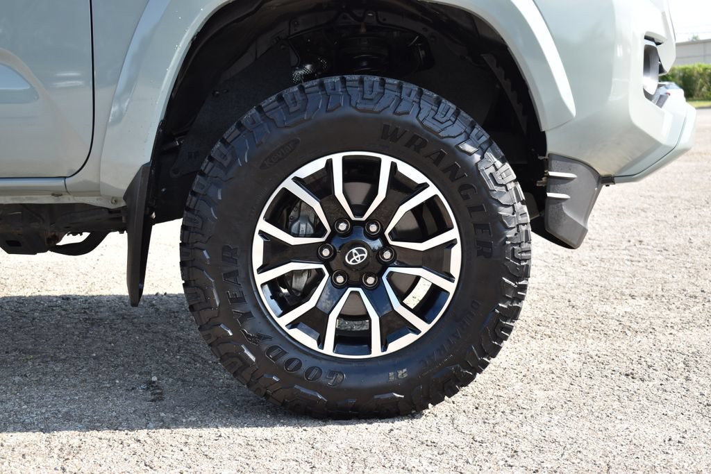 Used 2023 Toyota Tacoma TRD Sport AWD/4WD image 5