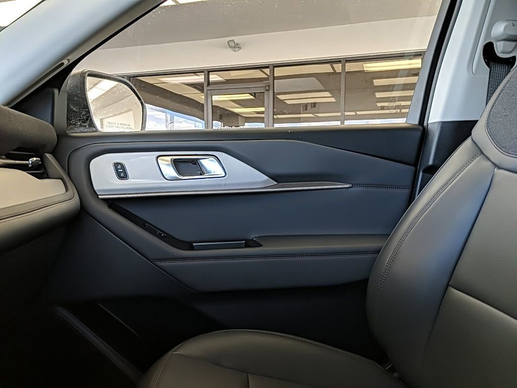 Certified 2025 Ford Explorer Active w/ Active Comfort Package image 23