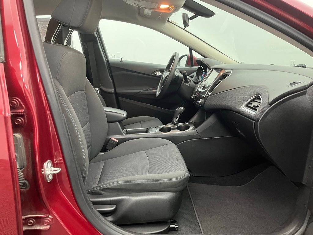 Used 2018 Chevrolet Cruze LT w/ Convenience Package image 25