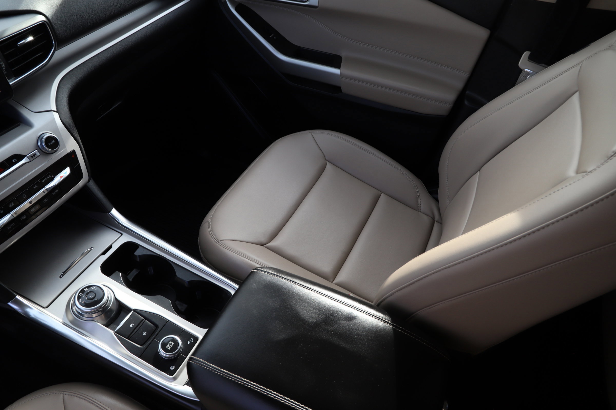 Certified 2023 Ford Explorer XLT w/ Equipment Group 202A image 28