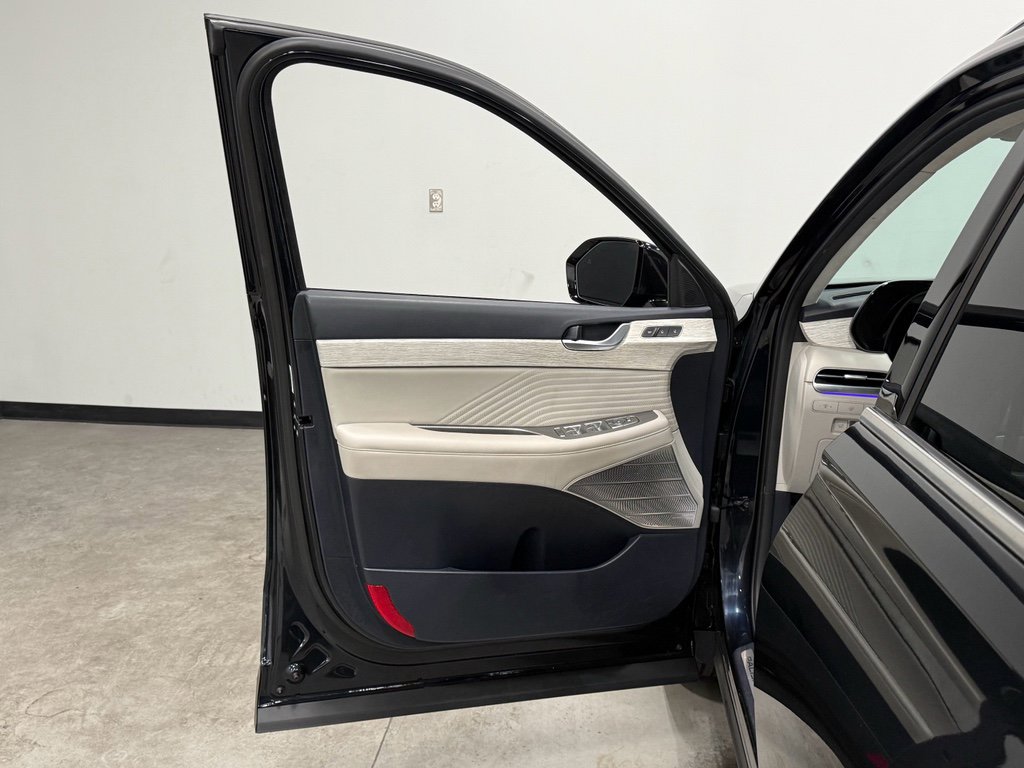 Used 2024 Hyundai Palisade Calligraphy image 9