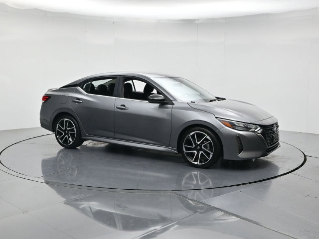Used 2025 Nissan Sentra SR FWD image 3