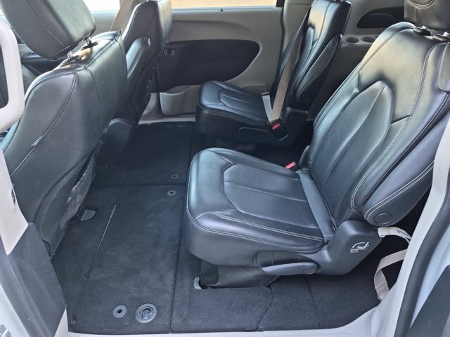 Used 2023 Chrysler Pacifica Touring-L FWD image 23