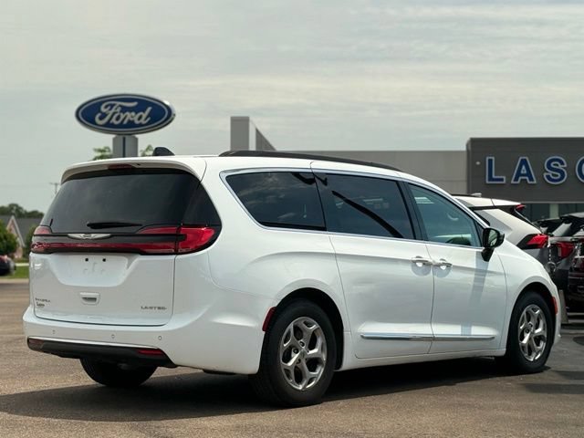 Used 2023 Chrysler Pacifica Limited FWD image 46