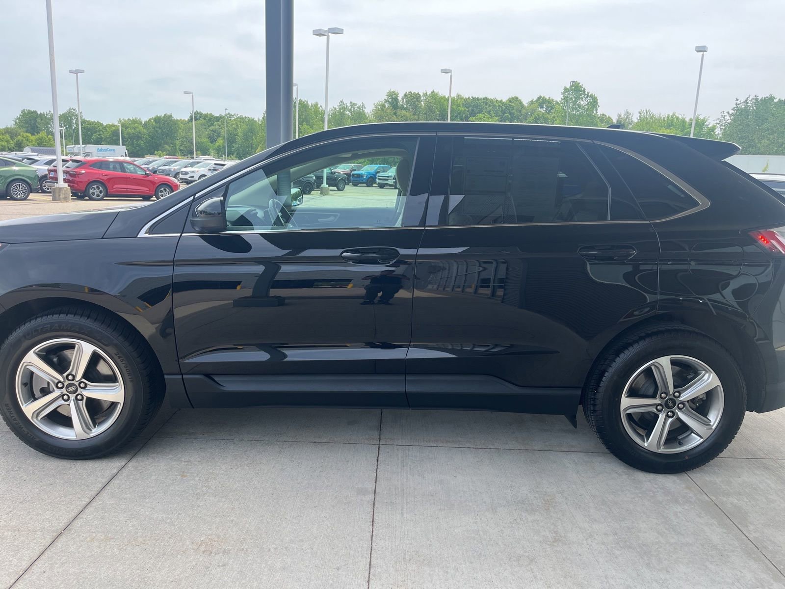 Certified 2023 Ford Edge SEL w/ Convenience Package AWD/4WD image 2