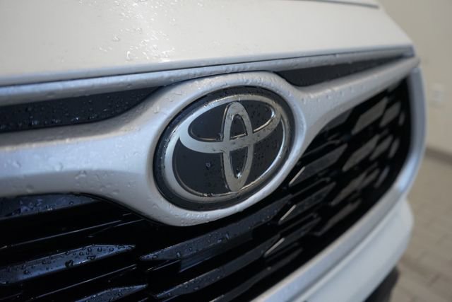 Used 2021 Toyota Highlander XLE image 18