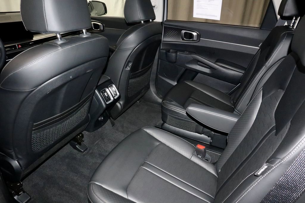 Used 2025 Kia Sorento EX w/ Panoramic Sunroof Package image 22